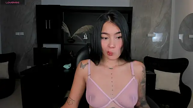 LuanaNakamura webcam show