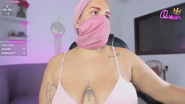 แชท XXX สดของ HeyNayla