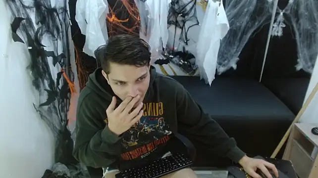 הופעת וובקאם של tommydans