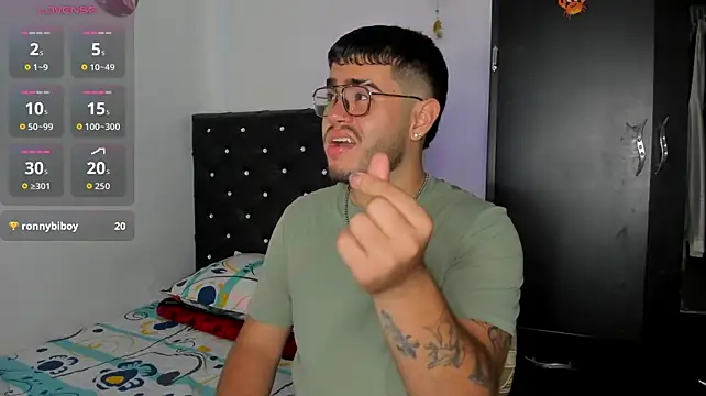 Joseph_777_ Show in webcam