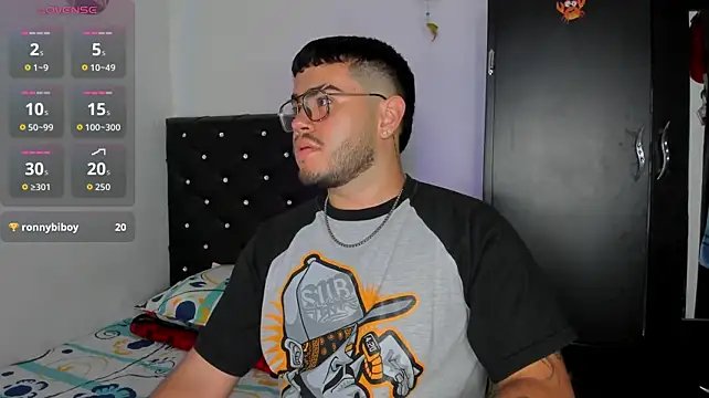 Show modela Joseph_777_ na web-kameri