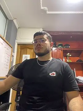 Show modela Joseph_777_ na web-kameri