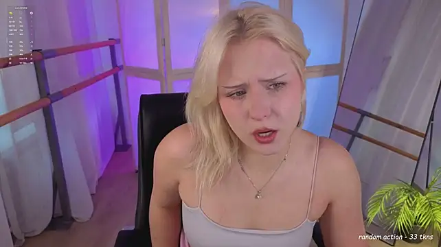 Pertunjukan Kamera Web _Wow_Molly_