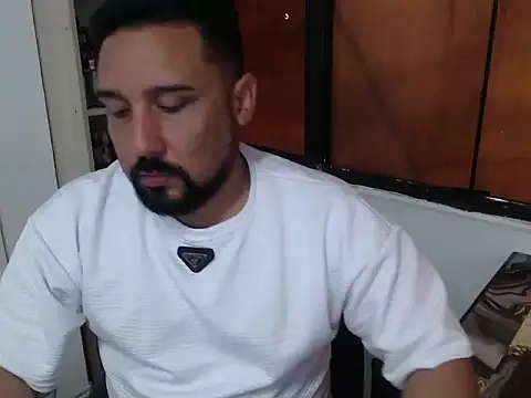 Show modela fuck_ass- na web-kameri