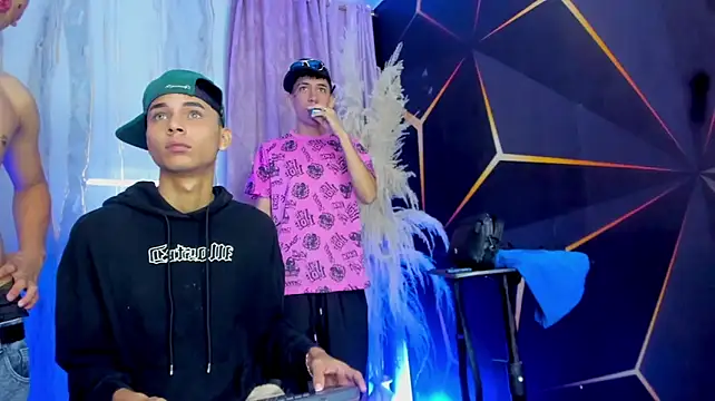 SEXY_GUYS_NO_LIMITS Show in webcam