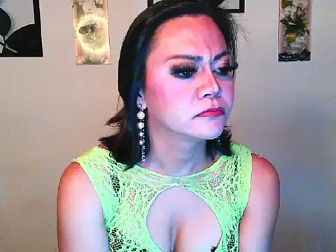 Show modela SexyEBONY_BIGCOCK na web-kameri