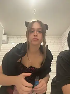 double_troubles Show Webcam