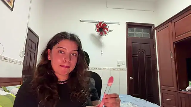 Pertunjukan Kamera Web KayleneLoukanis