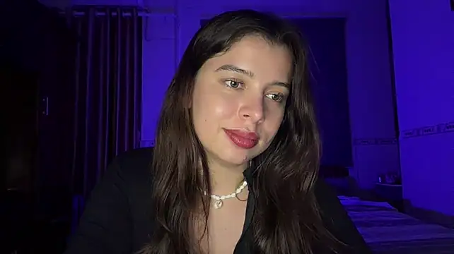 KayleneLoukanis Adlı Modelin Canlı XXX Sohbeti