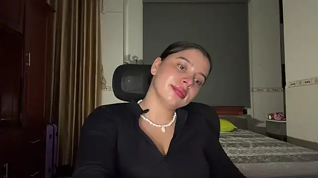 Pertunjukan Kamera Web KayleneLoukanis
