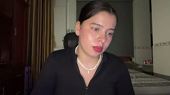 KayleneLoukanis Adlı Modelin Canlı XXX Sohbeti