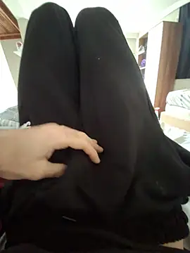 Pokazy przed kamerką – virginhairyboy20