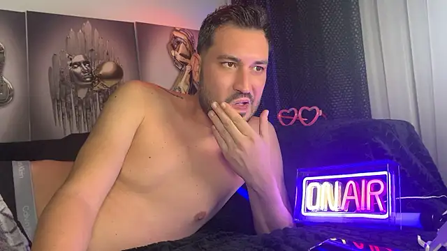 Show modela artistgo na web-kameri