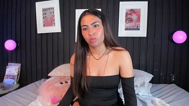 Chat +18 de Lilith_rossi_ ao vivo