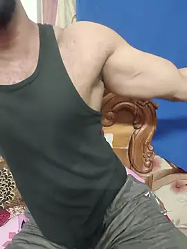 הופעת וובקאם של muscularguywithbigcock