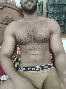 muscularguywithbigcock Adlı Modelin Web Kamerası Şovu