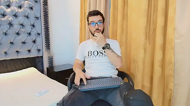 MATHY_ROBERT2 webcam show