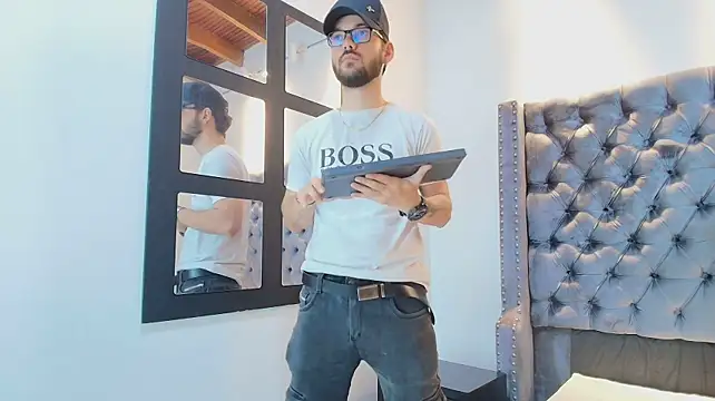 MATHY_ROBERT2 Webcam show
