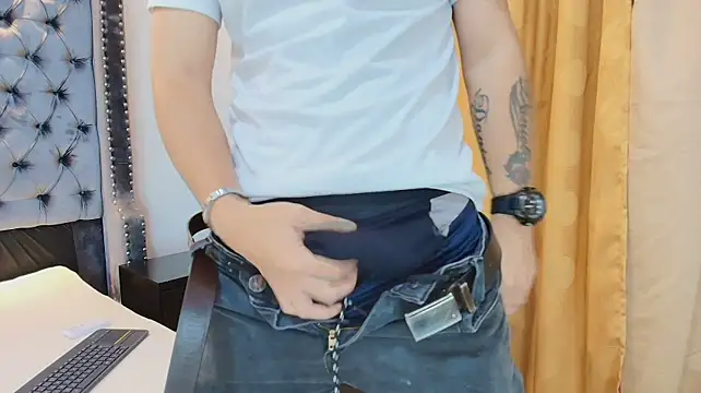 MATHY_ROBERT2 webcam show
