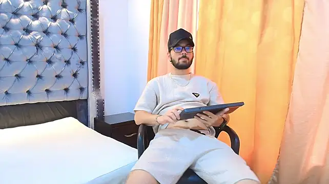 MATHY_ROBERT2 Webcam show