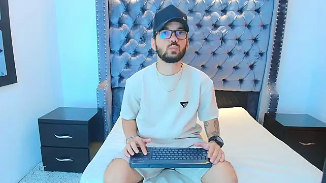 MATHY_ROBERT2 Webcam show