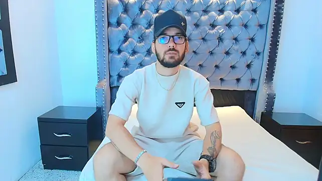 MATHY_ROBERT2 Webcam show