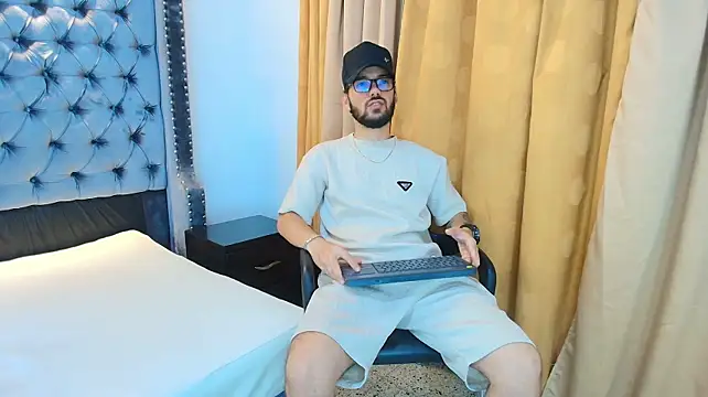 Show modela MATHY_ROBERT2 na web-kameri