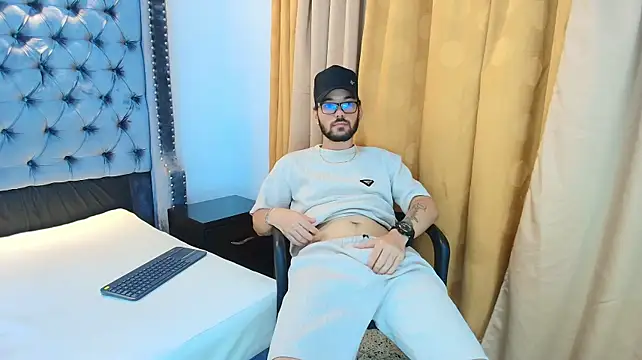 Show modela MATHY_ROBERT2 na web-kameri