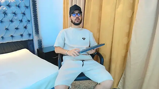 MATHY_ROBERT2 Webcam Show