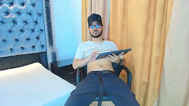 MATHY_ROBERT2 Webcam show