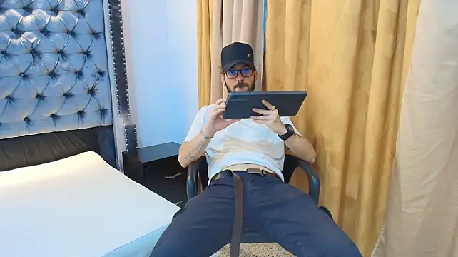 MATHY_ROBERT2 Webcam show