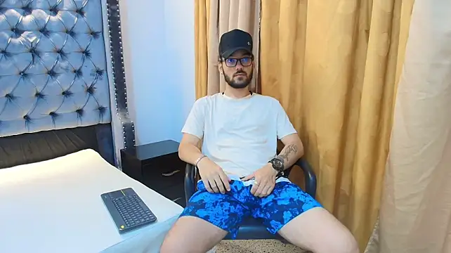 MATHY_ROBERT2 Webcam show