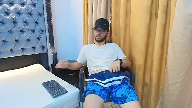 MATHY_ROBERT2n Webbikameraesitys