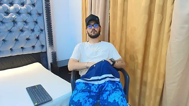 MATHY_ROBERT2 Webcam show