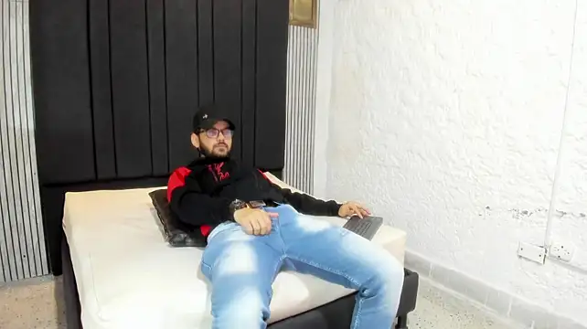 MATHY_ROBERT2 webcam show