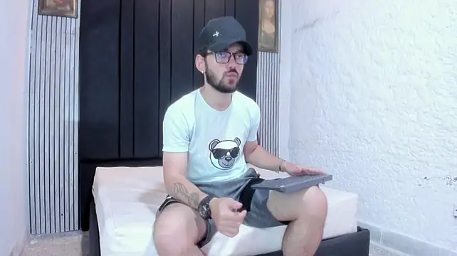 MATHY_ROBERT2 webcam show