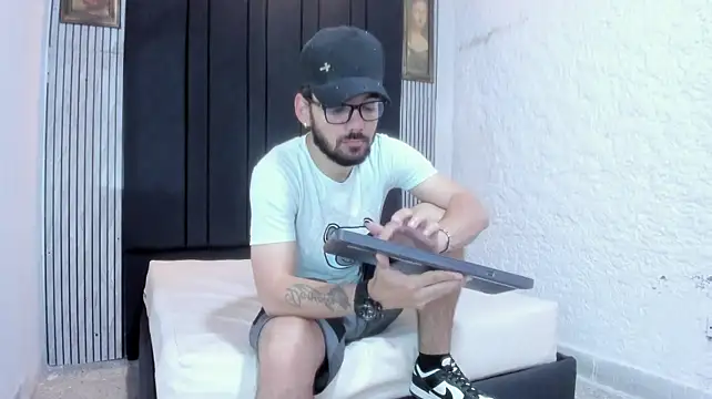 Show modela MATHY_ROBERT2 na web-kameri