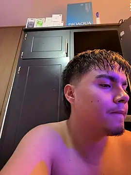 Show modela gamexboy_ na web-kameri