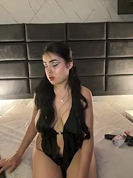 Sophi_kiss Show in webcam