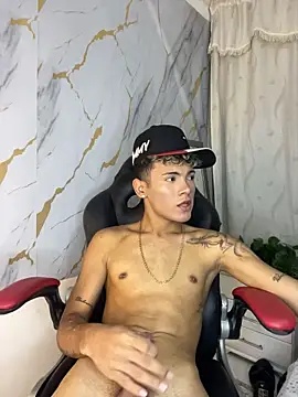 Show modela NaimVoss na web-kameri