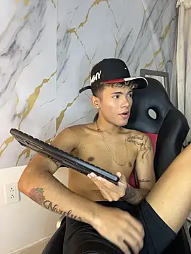 Show modela NaimVoss na web-kameri