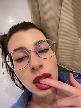 Pokazy przed kamerką – Mia_meeow