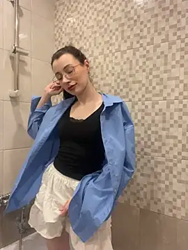 הופעת וובקאם של Mia_meeow