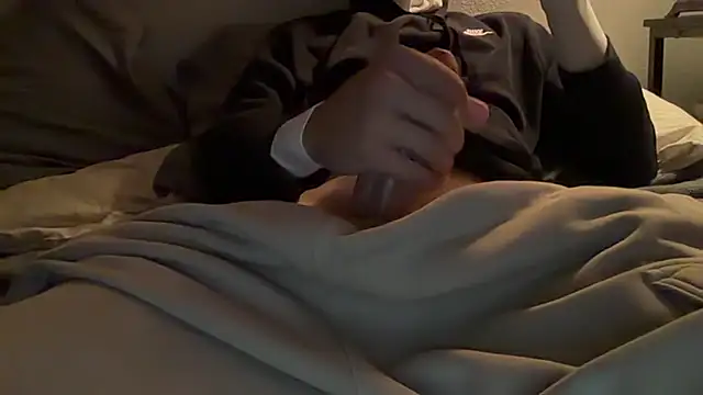 SuckMeDryy Show in webcam