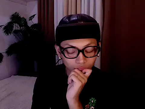 Show de Etherialboytoy4hire na webcam