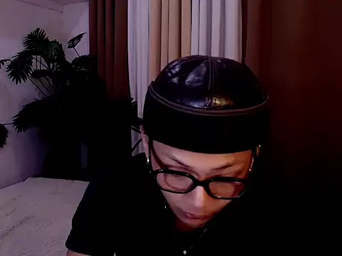 Pokazy przed kamerką – Etherialboytoy4hire