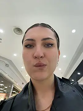 Show modela KatyVibes na web-kameri