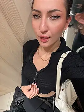 XXX chat uživo modela KatyVibes