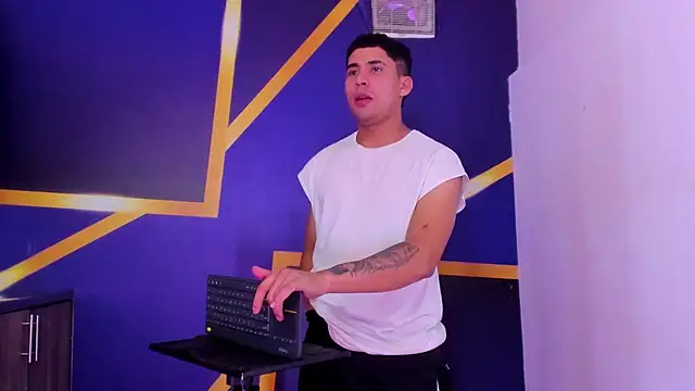 male_diamonds19 webcam show