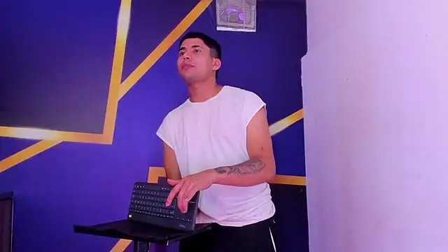 male_diamonds19 Webcam Show